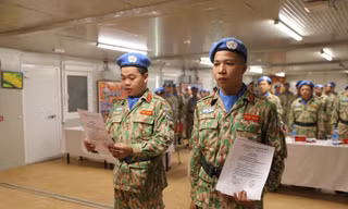 Chiến sĩ mũ nồi xanh được kết nạp đảng tại Abyei