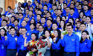 Thủ tướng nhắn nhủ '6 tiên phong': Người trẻ gạt tư duy bằng cấp, dám bước vào vùng chưa có lối mòn