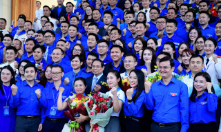 Thủ tướng nhắn nhủ '6 tiên phong': Người trẻ gạt tư duy bằng cấp, dám bước vào vùng chưa có lối mòn