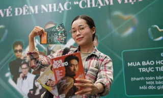 Giới trẻ xếp hàng dài check-in nhận vé đêm nhạc 'Chạm Việt Nam' 