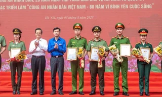 Trao giải Cuộc thi tìm hiểu 80 năm Ngày truyền thống Công an nhân dân 