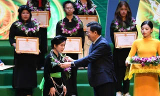 Tự tin vào bản sắc dân tộc để vươn cao, vươn xa