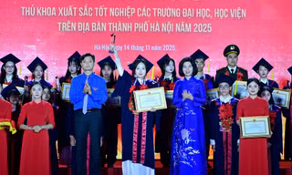 Vinh danh 95 thủ khoa tốt nghiệp xuất sắc các trường đại học, học viện trên địa bàn Thủ đô