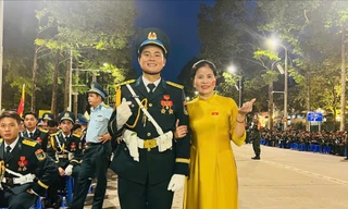 Hai mẹ con quân nhân cùng tham gia diễu binh, diễu hành A80