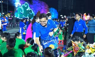 Trung thu gửi trọn yêu thương cho thiếu nhi tại 248 xã khu vực biên giới