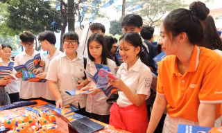 Cách nào giảm áp lực vào 'trường tốt, lớp tốt' cho học sinh cuối cấp? 