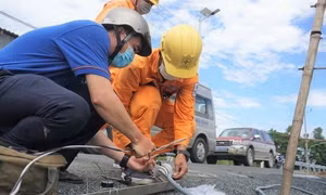 Người đàn ông tử vong bất thường bên cạnh cột điện