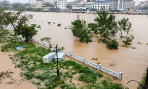 Bão suy yếu, mưa vẫn tiếp tục ở miền Bắc