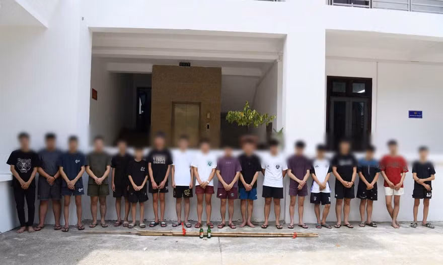 Camera AI ‘tóm gọn’ nhóm học sinh tụ tập mang theo hung khí