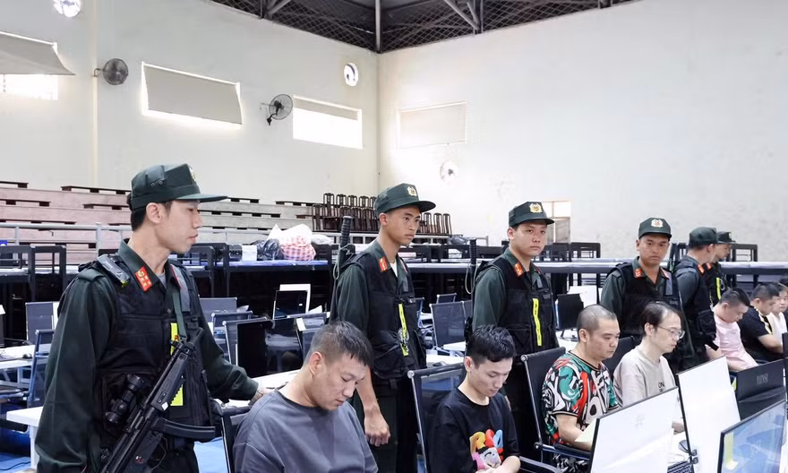 Bóc gỡ từ ổ nhóm lừa đảo công nghệ cao xuyên quốc gia