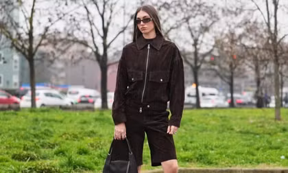 Trend quần lỡ sắp xâm chiếm làng thời trang, mặc thế nào để không luộm thuộm?