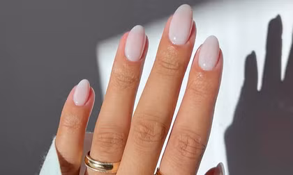 Những kiểu nail cổ điển, tinh tế dành cho các cô nàng thích để móng tay ngắn