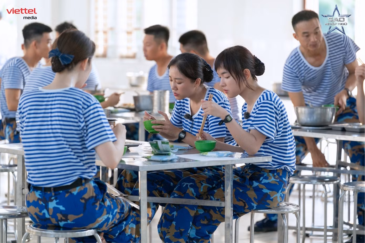 bua-com-dau-tien-tai-quan-ngu.jpg