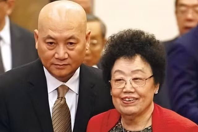 'Đường Tăng' Trì Trọng Thụy từ bỏ thừa kế 6,8 tỷ USD của vợ tỷ phú