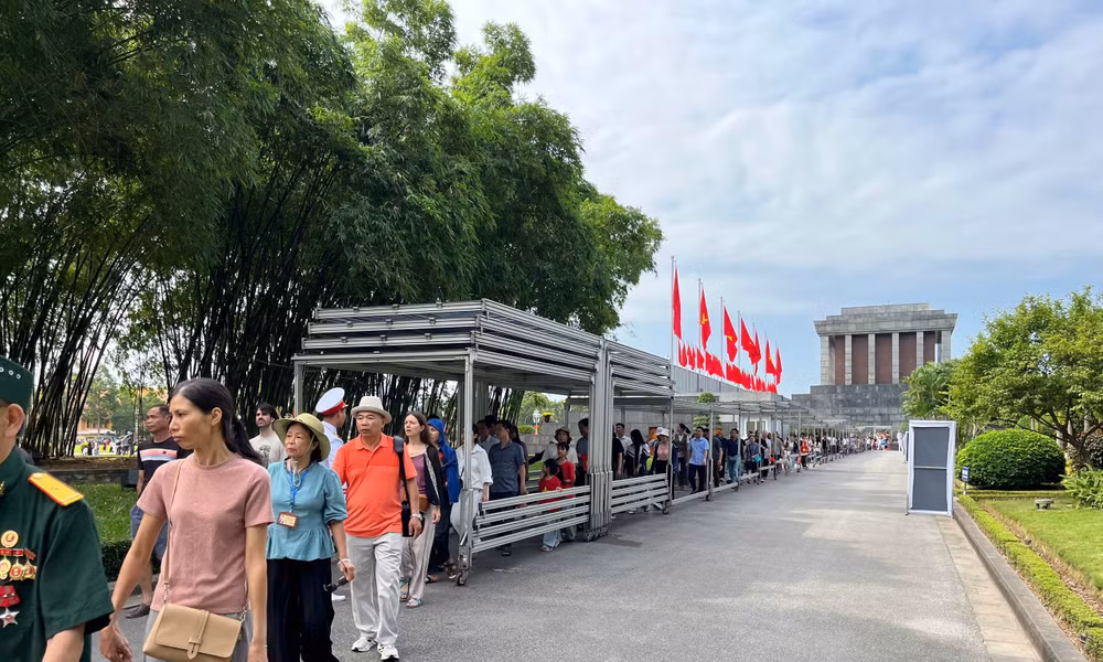 Hà Nội: Hơn 100.000 quà miễn phí cho du khách đến thăm Lăng Bác