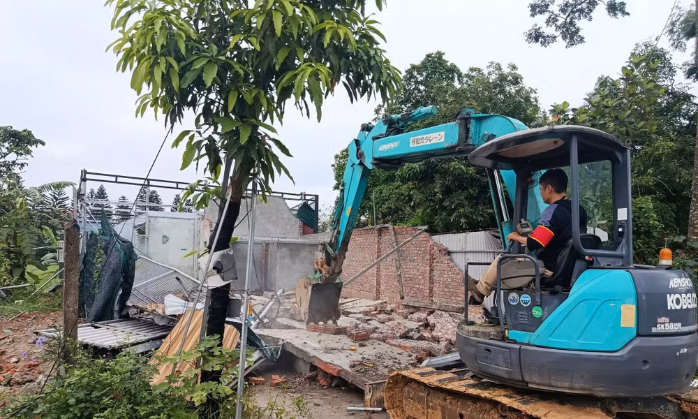 Hà Nội tổ chức cưỡng chế hàng chục công trình vi phạm 