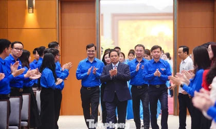 Thủ tướng Chính phủ gặp mặt Gương mặt trẻ và cán bộ Đoàn tiêu biểu