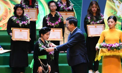 Tự tin vào bản sắc dân tộc để vươn cao, vươn xa