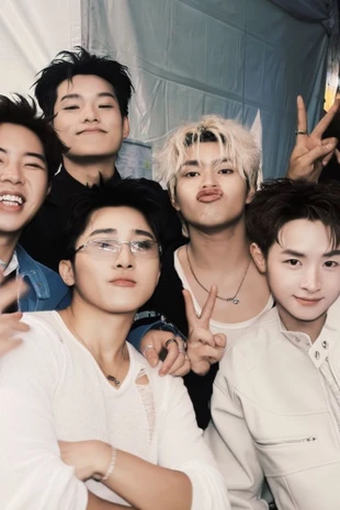 Nhà Hẻm hội tụ tại fan meeting Mason Nguyễn, Cổ Đông tặng quà cực đỉnh