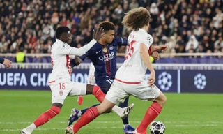 Desire Doue lập cú đúp giúp PSG lội ngược dòng trước Monaco.