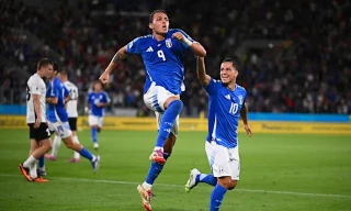 Italia thắng 5-0 trước Estonia.