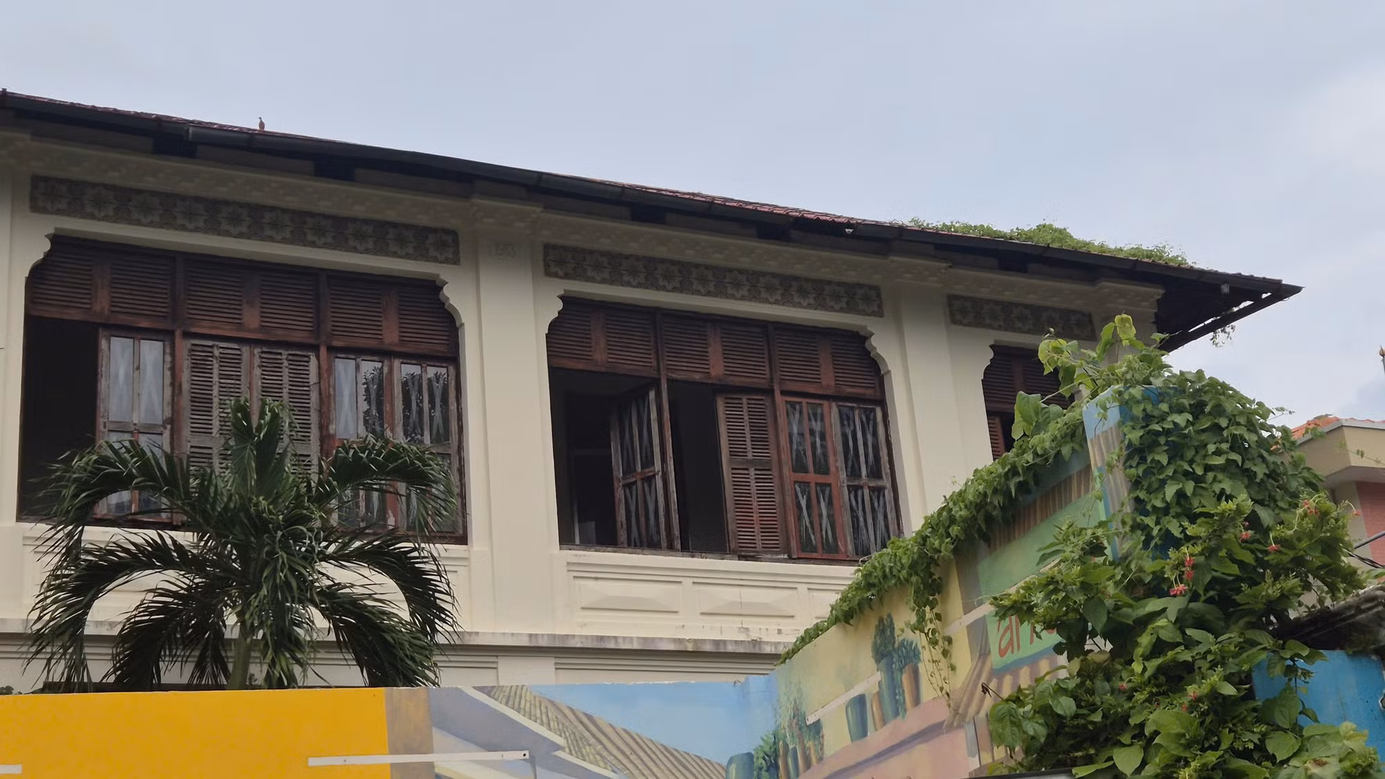 Cận cảnh hàng loạt trụ sở 'hoang phế' tại trung tâm Vũng Tàu