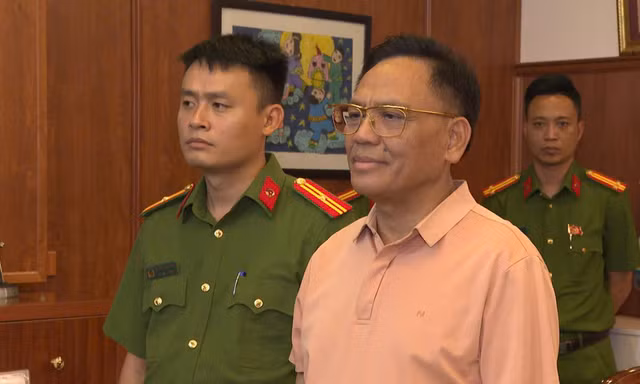 Video khám xét, bắt khẩn cấp 'bầu' Đoan