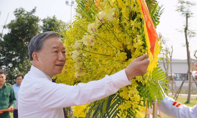 Tổng Bí thư, Chủ tịch nước Tô Lâm dâng hương tưởng niệm Đại tướng Võ Nguyên Giáp 