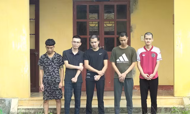 Tạm giam 5 đối tượng, thu hàng trăm nghìn file dữ liệu giả mạo 