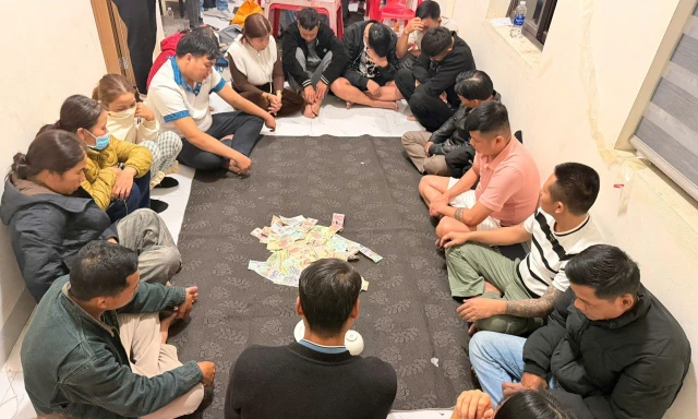 ‘Con bạc’ chạy tán loạn khi lực lượng chức năng đột kích lúc nửa đêm 