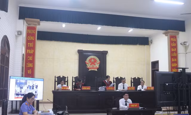 Tuyên án nhóm người nước ngoài vận chuyển gần 100kg ma túy bị bắt tại Quảng Trị