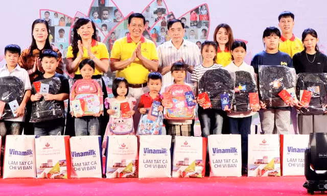  'Trái tim yêu thương' dành cho 405 trẻ mồ côi tại Thanh Hoá