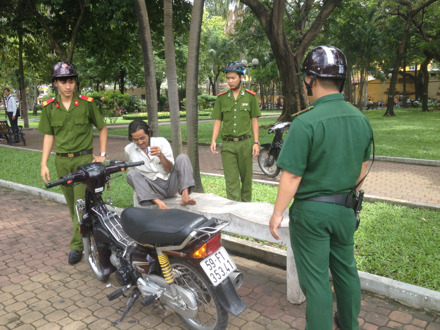 Từ đây đến 30/4/2015, TPHCM sẽ dứt điểm đưa người nghiện lang thang vào trung tâm. Ảnh: Việt Văn