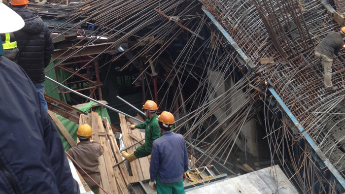 Hiện trường vụ sập giàn giáo