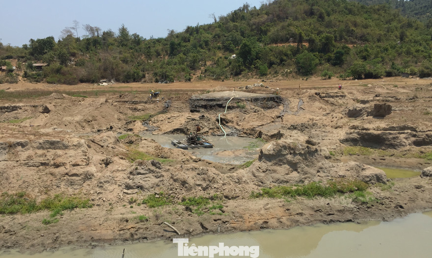 Hồ thuỷ lợi Khánh Hoà tan hoang vì 'cát tặc'