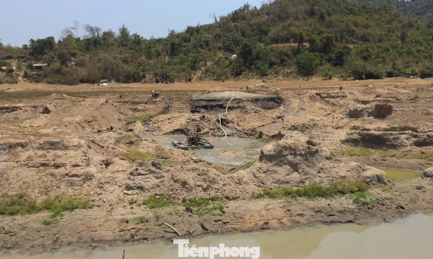 Hồ thuỷ lợi Khánh Hoà tan hoang vì 'cát tặc'