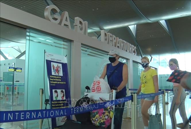 Đưa hơn 180 du khách Nga mắc kẹt tại Việt Nam về nước