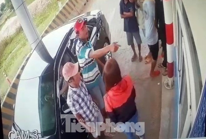 Trạm BOT Ninh Xuân bị ném bom xăng tự chế