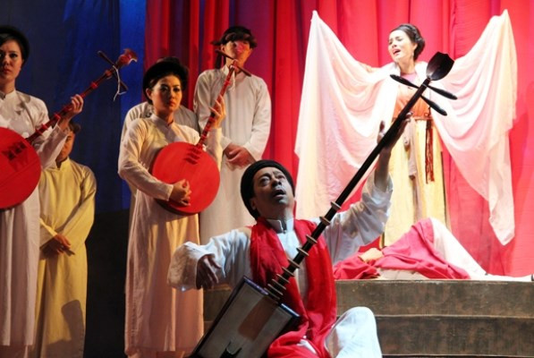  Nghệ sỹ nhân dân Hoàng Dũng trong vai Bá Nhỡ ở vở diễn “Tiếng đàn vùng Mê Thảo” (Ảnh: NVCC) 