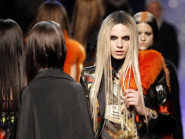  Andreja Pejic tham gia trình diễn bộ sưu tập của Jean Paul Gaultier hồi năm 2012 với tư cách là người mẫu nam nhưng mặc đồ nữ. Ảnh: Reuters