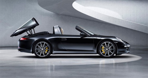  Porsche 911 Targa gây ấn tượng khi chiếc mui chuyển động.