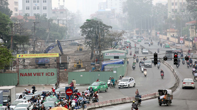 Công trường xây dựng đường Trường Chinh. ẢNH: như ý