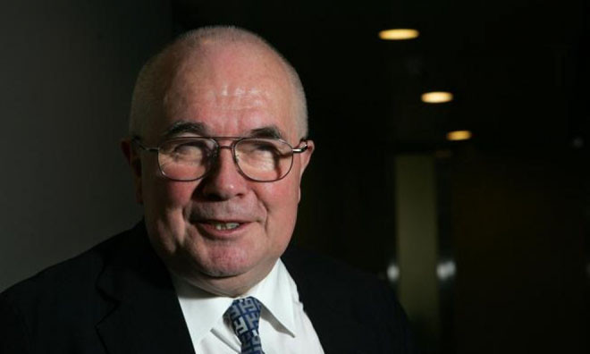 Phó Giáo sư Mike Rowse.