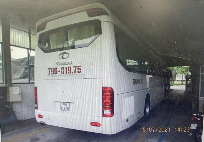 Xe khách của nhà xe Hiếu Nghĩa lúc được đưa đi đăng kiểm. Ảnh Mạnh Hùng/Báo Khánh Hoà.