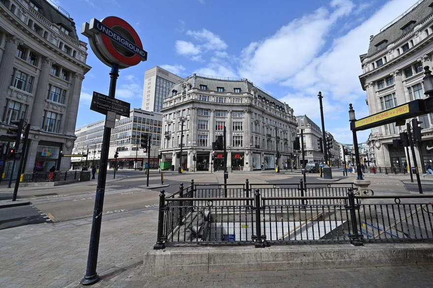 Vương quốc Anh đứng trước viễn cảnh "bế quan tỏa cảng" lần hai vì COVID-19. Ảnh: Bloomberg. 