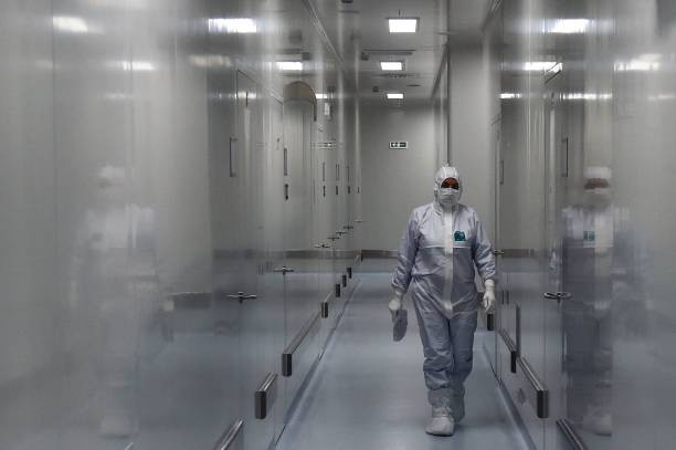 Tranh cãi về khả năng đem lại miễn dịch cộng đồng của vắc-xin COVID-19