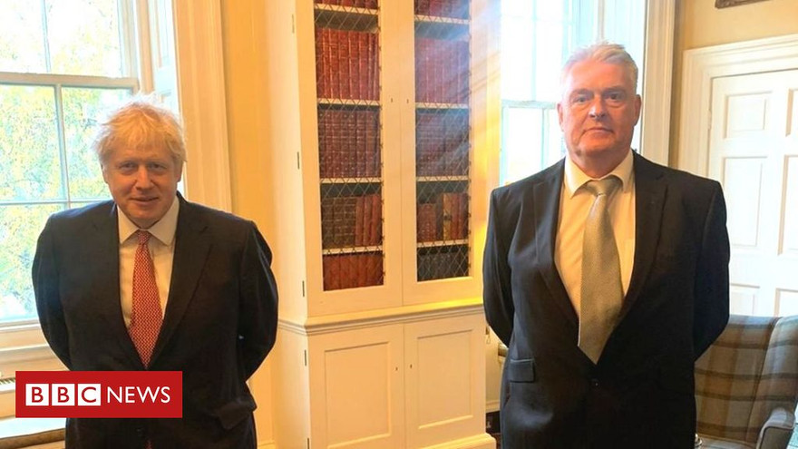 Thủ tướng Anh phải tự cách ly sau khi tiếp xúc gần với nghị sĩ Lee Anderson, người sau đó được xác định mắc COVID-19.