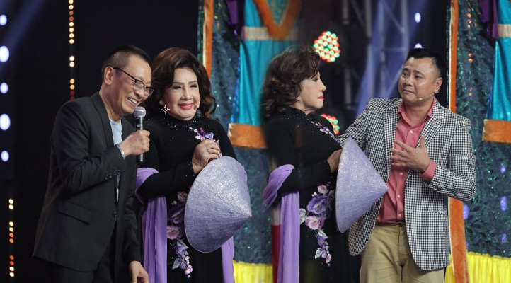 NSND Tự Long, MC Lại Văn Sâm xúc động bày tỏ tình cảm khi gặp lại NSND Lệ Thủy 