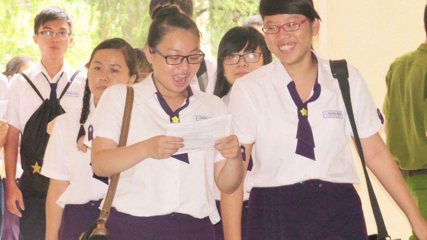 Thí sinh sau giờ làm bài môn thi Vật lí. Ảnh: Nguyễn Dũng