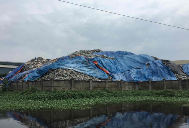 Khu tập kết rác của Cty Tâm Sinh Nghĩa. Ảnh: A.T